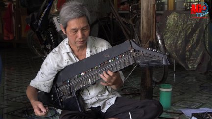 “Kỳ tài” Nguyễn Hồng Phước và cây đàn “10 trong 1”