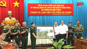 Bộ trưởng Bộ Quốc phòng Ngô Xuân Lịch thăm và làm việc với tỉnh An Giang
