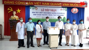 Bệnh viện Đa khoa trung tâm An Giang tiếp nhận 500 bộ kit xét nghiệm Covid-19