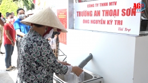 Vận hành 2 máy “ATM gạo” tại phường Đông Xuyên