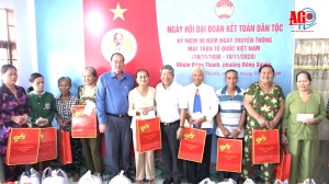 Chủ tịch UBND tỉnh Nguyễn Thanh Bình dự Ngày hội Đại đoàn kết toàn dân tộc tại khóm Đông Thành