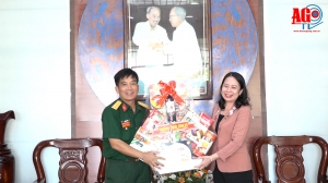 Bí thư Tỉnh ủy An Giang Võ Thị Ánh Xuân thăm, chúc mừng ngày thành lập Quân đội nhân dân Việt Nam