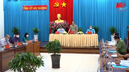 Thường trực Tỉnh ủy An Giang thông tin tình hình liên quan việc buộc tháo dỡ, di dời bè cá, nhà nổi trên sông thuộc địa bàn thủ đô Phnôm Pênh