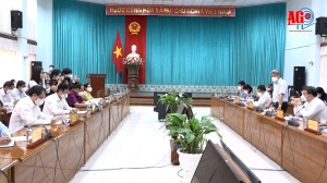 Thứ trưởng Bộ Y tế Nguyễn Trường Sơn làm việc về công tác phòng, chống dịch và tiêm vaccine phòng COVID-19 tại tỉnh An Giang