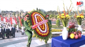 Lãnh đạo tỉnh An Giang viếng nghĩa trang liệt sĩ tỉnh nhân dịp Tết Nguyên đán Nhâm Dần 2022