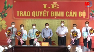 UBND tỉnh An Giang trao quyết định bổ nhiệm, điều động 5 cán bộ