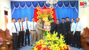 Bí Thư Tỉnh ủy An Giang Lê Hồng Quang thăm, chúc mừng Đại lễ Tam hợp, kỷ niệm 155 năm Ngày khai sáng Đạo Tứ Ân Hiếu Nghĩa