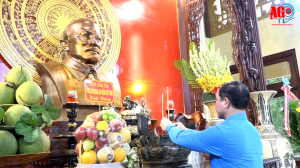 Chủ tịch Tổng Liên đoàn Lao động Việt Nam viếng đền thờ Chủ tịch Tôn Đức Thắng