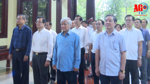 Chủ tịch Ủy ban Trung ương MTTQ Việt Nam Đỗ Văn Chiến viếng đền thờ Chủ tịch Tôn Đức Thắng