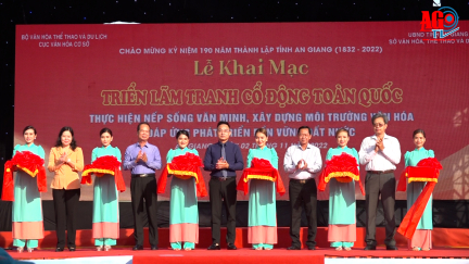 Khai mạc triển lãm tranh cổ động tấm lớn tuyên truyền về “Văn hóa ứng xử, đạo đức, lối sống con người Việt Nam”