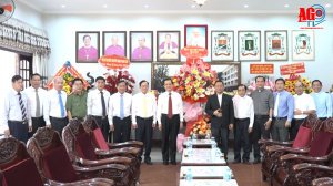 Bí thư Tỉnh ủy An Giang Lê Hồng Quang chúc Giáng sinh tại Tòa giám mục Long Xuyên