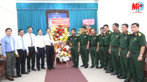 Bí thư Tỉnh ủy An Giang Lê Hồng Quang chúc mừng Bộ Chỉ huy Quân sự tỉnh nhân Ngày thành lập Quân đội nhân dân Việt Nam