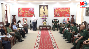 Chủ tịch UBND tỉnh An Giang Nguyễn Thanh Bình thăm nhiều đơn vị quân đội, người dân tại TP. Châu Đốc