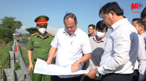 Chủ tịch UBND tỉnh Nguyễn Thanh Bình khảo sát địa điểm tổ chức Lễ khởi công Dự án thành phần 1 thuộc Dự án tuyến đường bộ cao tốc Châu Đốc - Cần Thơ - Sóc Trăng giai đoạn 1