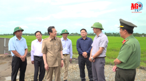 Bí thư Tỉnh ủy An Giang Lê Hồng Quang khảo sát địa điểm tổ chức Lễ khởi công Dự án thành phần 1 thuộc dự án tuyến cao tốc