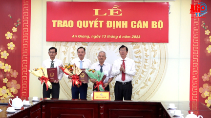 UBND tỉnh An Giang trao quyết định cán bộ