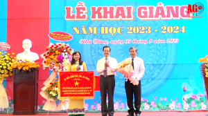 Bí thư Tỉnh ủy An Giang Lê Hồng Quang dự lễ khai giảng năm học 2023 – 2024, tại Trường Phổ thông Dân tộc nội trú THCS Tịnh Biên
