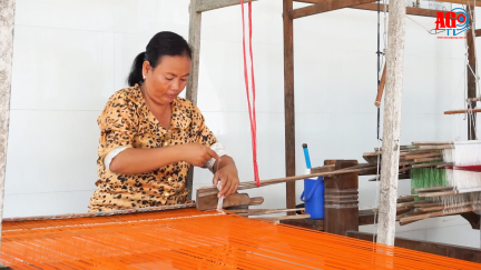 Gìn giữ nghề dệt thổ cẩm Khmer