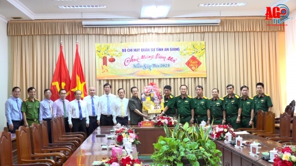 Bí thư Tỉnh ủy An Giang Lê Hồng Quang thăm, chúc Tết các đơn vị lực lượng vũ trang và tôn giáo trên địa bàn tỉnh