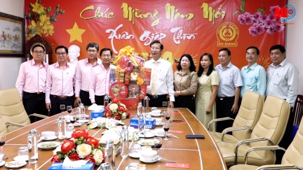 Phó Chủ tịch UBND tỉnh An Giang Lê Văn Phước chúc Tết các doanh nghiệp