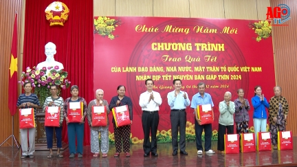 Phó Thủ tướng Lê Minh Khái thăm, tặng quà Tết các gia đình chính sách, hộ nghèo, công nhân, người lao động An Giang