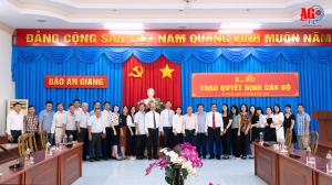 Trao quyết định bổ nhiệm Trưởng phòng Báo Điện tử giữ chức Phó Tổng Biên tập Báo An Giang