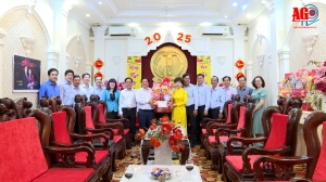 Chủ tịch UBND tỉnh An Giang Hồ Văn Mừng thăm, chúc Tết các đơn vị, doanh nghiệp và cơ sở tôn giáo
