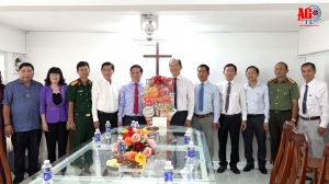 Chủ tịch UBND tỉnh An Giang thăm Ban Đại diện Tin lành tỉnh An Giang