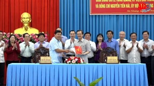 Bàn giao nhiệm vụ Bí thư Tỉnh ủy An Giang