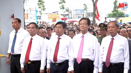 Đoàn đại biểu dân, quân chính Đảng tỉnh An Giang dâng hương Anh hùng dân tộc Nguyễn Trung Trực