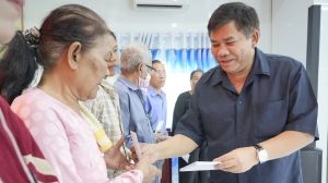 Thứ trưởng Bộ Dân tộc và Tôn giáo thăm, chúc Tết Chôl Chnăm Thmây tại An Giang