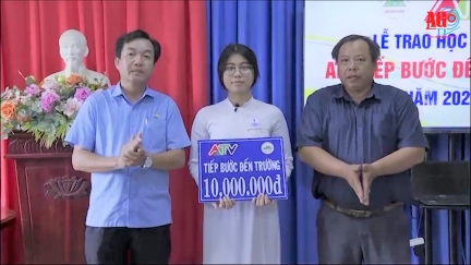 "ATV Tiếp bước đến trường" trao học bổng cho em Ngô Thị Mỹ Duyên