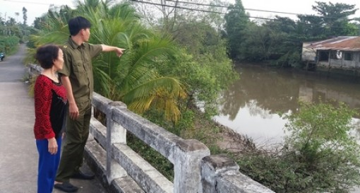 Công an dũng cảm cứu sống 2 em học sinh đuối nước