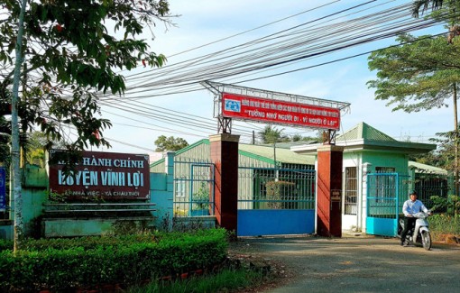 Phó chánh văn phòng huyện ủy tự tử vẫn chưa nói chuyện được