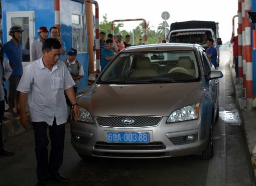 Tài xế xe biển xanh phản đối BOT Sóc Trăng nhận sai