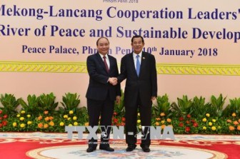 Thủ tướng Nguyễn Xuân Phúc làm việc với Thủ tướng Campuchia Hun Sen