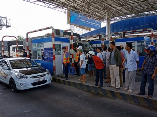 Tài xế nhiều lần phản đối mua vé, BOT T2 đã phải xả trạm 4 lần