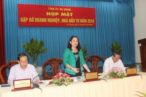 Tỉnh ủy, UBND tỉnh họp mặt, gặp gỡ doanh nghiệp, nhà đầu tư