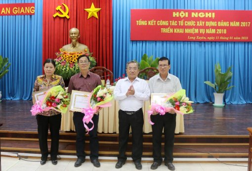 Sàng lọc, kiên quyết xử lý cán bộ thoái hóa, biến chất, có biểu hiện tiêu cực