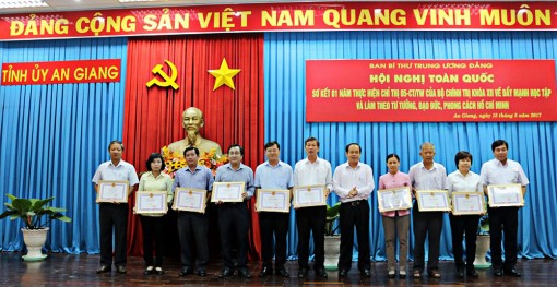 An Giang đẩy lùi suy thoái trong Đảng - Kỳ cuối: Thường xuyên “học” và “làm theo” Bác để đẩy lùi suy thoái