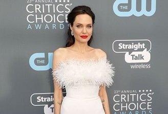 Angelina Jolie mặc đẹp nhất lễ trao giải Critics" Choice 2018