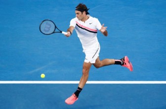 Federer và Djokovic cùng ra quân thành công ở giải Úc mở rộng