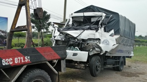 Tai nạn ôtô liên hoàn trên cầu Tân An
