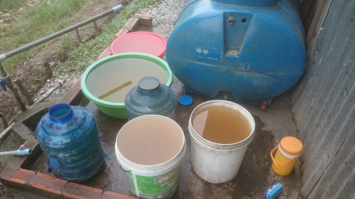 Trạm cấp nước bị hư, hơn 100 hộ dân phải dùng nước sông