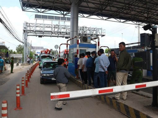 Khổ như sống gần trạm BOT, bởi cảnh hỗn loạn và tiếng còi xe inh ỏi