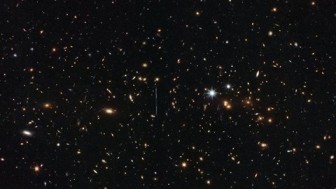 Cụm thiên hà có khối lượng gấp ba triệu tỷ lần Mặt Trời