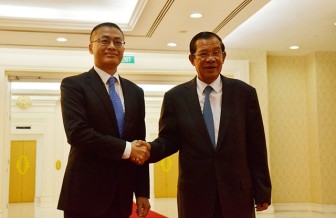 Thủ tướng Campuchia tiếp tân Đại sứ Việt Nam