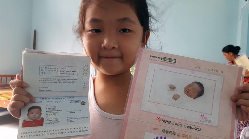 Trẻ con lai ở miền Tây: Con không cha như nhà không nóc