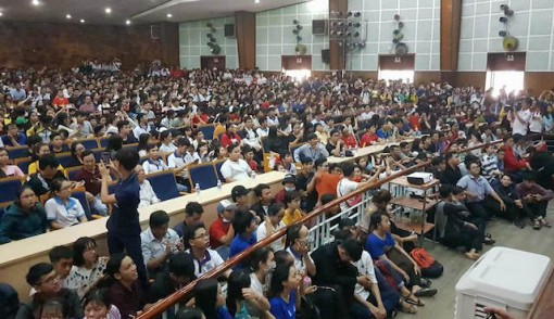 Người dân khắp nơi rạo rực xem U23 thi đấu