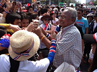 Thủ lĩnh biểu tình lật đổ bà Yingluck bị khởi tố tội nổi loạn